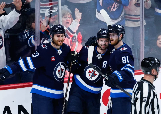 NHL līdere Vinipegas "Jets" pagarina uzvaru sēriju līdz desmit