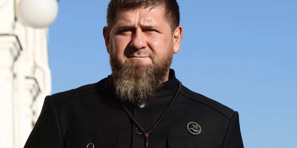 Ramzans Ahmatovičs Kadirovs ir Krievijas politiķis un pašreizējais Čečenijas Republikas vadītājs. Agrāk viņam bija saistība ar Čečenijas neatkarības kustību caur savu tēvu, kurš bija separātistu iecelts Čečenijas muftijs. Viņš ir Krievijas militāro spēku ģenerālpolkovnieks.