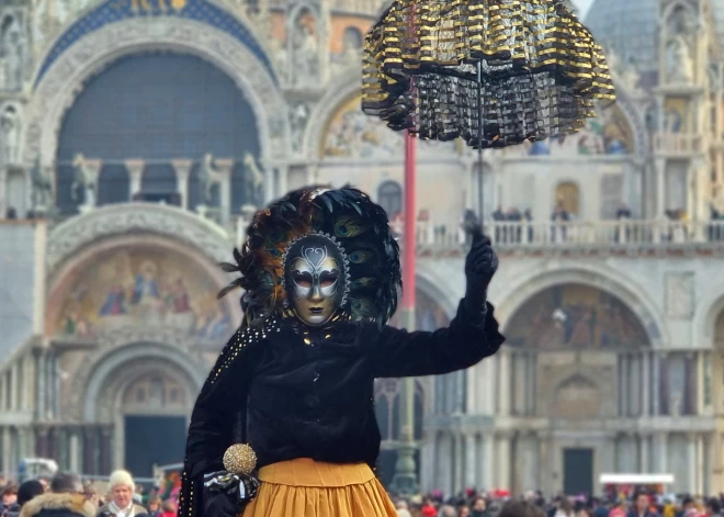 2025. gada Venēcijas karnevāls, atzīmējot Kazanovas 300.gadadienu kopš viņa dzimšanas, sākās ar vairāk nekā 100 laivu parādi pa Lielo kanālu.