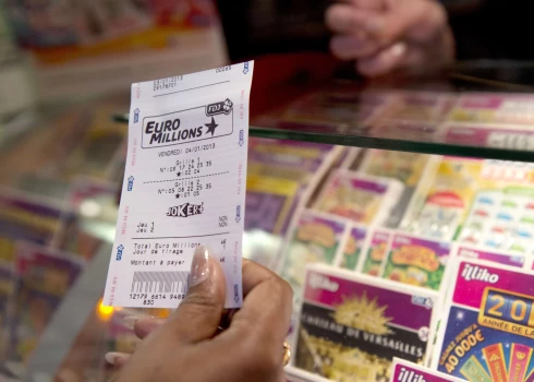 Iespējas laimēt loterijā ir ārkārtīgi mazas. Laimesta iespējamība loterijā, kur jāizvēlas seši no 49 skaitļiem, ir aptuveni 1 pret 14 miljoniem.