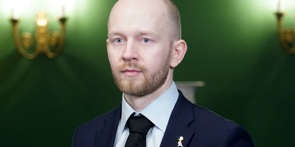 Partijas "Progresīvie" Saeimas frakcijas vadītājs Andris Šuvajevs aicina atgriezties pie sarunas par atbildības jomu maiņu.
