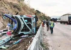 Traģiskajā autobusa avārijā Taizemes austrumos gāja bojā 18 cilvēki.