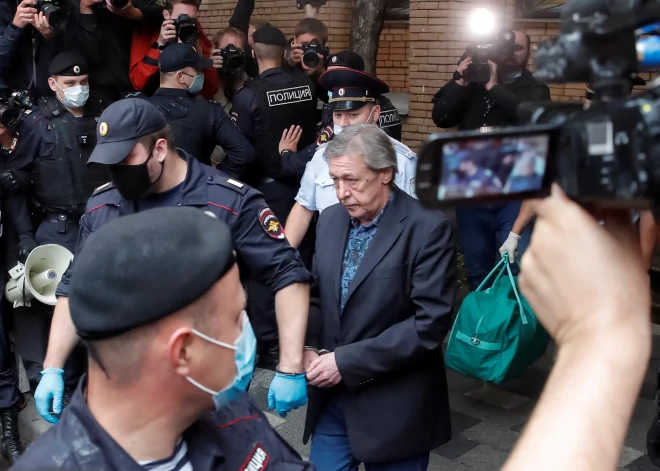 "Kārtējais feiks!" Izskan runas, ka krievu aktierim Jefremovam varētu atteikt pirmstermiņa atbrīvošanu