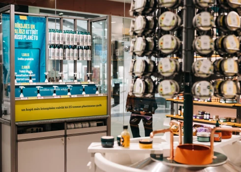  В ближайшем будущем The Body Shop обещает дополнить ассортимент многократно пополняемой продукции шампунями, кондиционерами и жидким мылом.