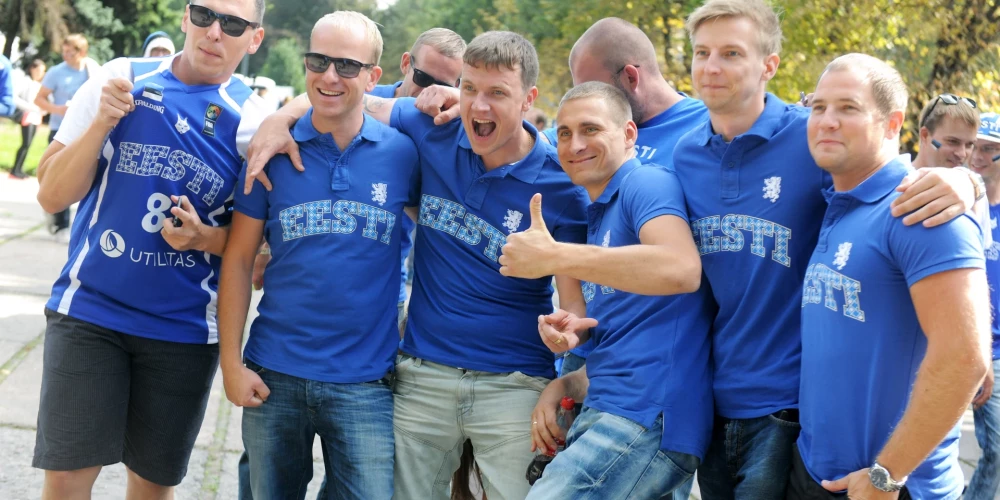 Igaunijas basketbola fanu gājiens no Esplanādes pa Rīgas ielām uz "Arēnu Rīga", kur Igaunijas valstsvienība kā pirmā no Baltijas valstīm šodien sāk dalību Eiropas čempionātā basketbolā.