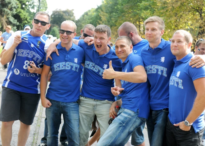 Igaunijas basketbola fanu gājiens no Esplanādes pa Rīgas ielām uz "Arēnu Rīga", kur Igaunijas valstsvienība kā pirmā no Baltijas valstīm šodien sāk dalību Eiropas čempionātā basketbolā.