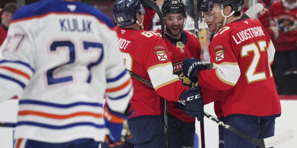 Latvijas aizsargs Uvis Balinskis ceturtdien vienreiz guva vārtus Nacionālās hokeja līgas (NHL) mačā, kurā viņa pārstāvētā Floridas "Panthers" komanda izcīnīja uzvaru.