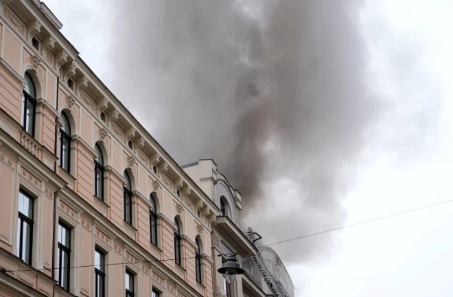 Ликвидация пожара в чердачном помещении пятиэтажного жилого дома на улице Виландес.