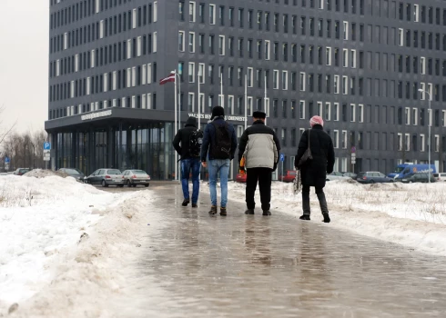 Pirmajās astoņās stundās iesniegtas vairāk nekā 94 200 gada ienākumu deklarācijas.