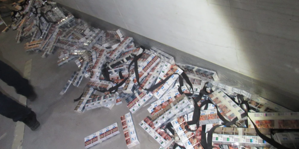 VID Muitas pārvaldes amatpersonas novērš 537 800 cigarešu kontrabandu