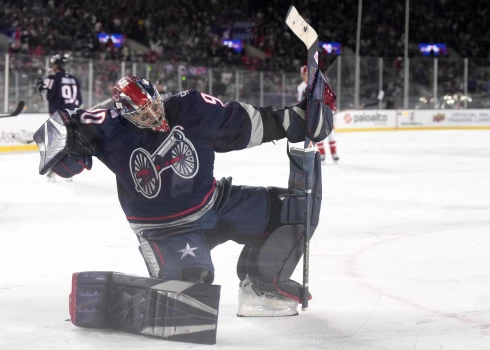 Merzļikins mačā atvairīja 43 metienus un tika atzīts par spēles pirmo zvaigzni.