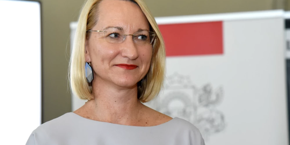"Esmu piekritusi uzņemties atbildību par izgītības un zinātnes nozari, jo vēlos aizstāvēt izglītības un zinātnes neatsveramo lomu mūsdienu pārmaiņu procesos, norādīja Melbārde.