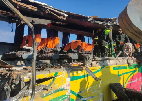 Policija norāda, ka viens no autobusa šoferiem avārijas brīdī bija alkohola reibumā.