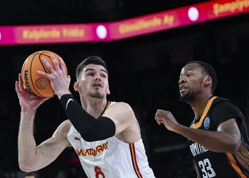 Viens no Stambulas "Galatasaray" līderiem latvietis Roberts Blumbergs.