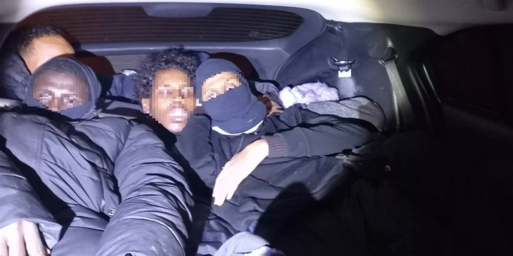 Aizvadītās nedēļas nogalē likumsargi aizturējuši 13 nelegālos imigrantus un trīs viņu pārvadātājus.