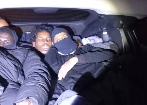 Aizvadītās nedēļas nogalē likumsargi aizturējuši 13 nelegālos imigrantus un trīs viņu pārvadātājus.
