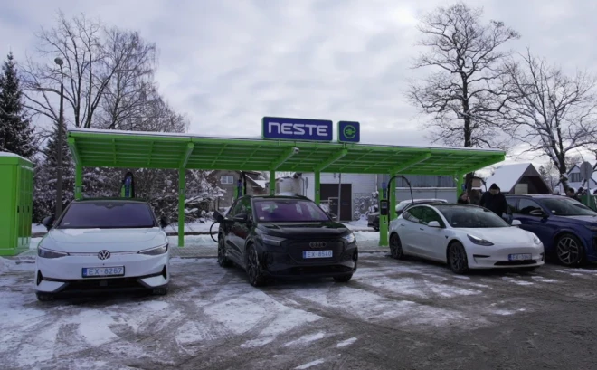 Ņemot vērā apkaimes elektroauto parka īpatnības, stacijai ir iespaidīga jauda - 600 KW, bet viena automāta jauda ir 320 kWh.