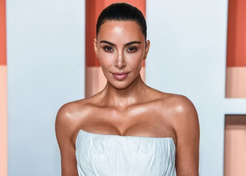 Ким Кардашьян на Vanity Fair Oscar Party.