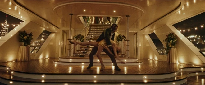 Robijs skaidroja, ka ideja par viņu kā pērtiķi galvenajā lomā esot kā maģisks triks.