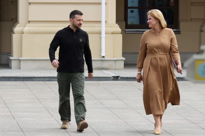 Volodimirs Zeļenskis un Latvijas premjerministre Evika Siliņa ierodas kopīgā preses konferencē pēc Krimas platformas samita atklāšanas sesijas Kijevā 2024. gada 11. septembrī.