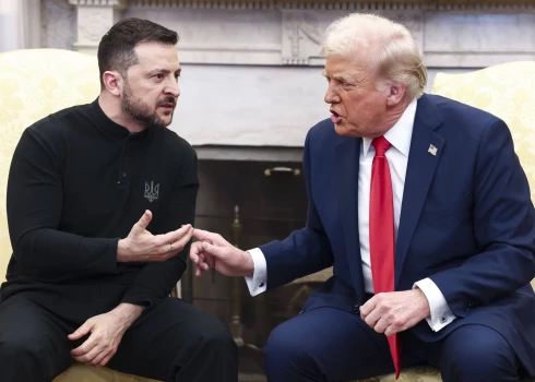 Pirms tikšanās Donalda Trampa komanda ieteica Ukrainas prezidentam neierasties viņa militārajā tērpā un izvēlēties ko formālāku. Tomēr viņš to nedarīja.
