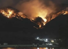 Japānu plosa pēdējo desmitgažu postošākais ugunsgrēks 