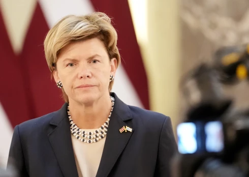 Latvijai nevēlamo personu sarakstā iekļauti vēl 16 Gruzijas pilsoņi, sociālajos tīklos paziņojusi Latvijas ārlietu ministre Baiba Braže (JV).