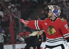 Spensers Naits spoži debitē "Blackhawks" rindās