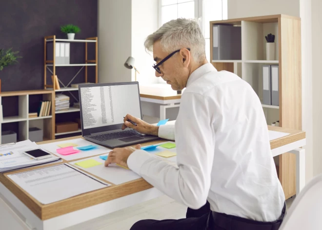 Kuriem pensionāriem obligāti jāiesniedz Gada ienākumu deklarācija un ko darīt, ja viņiem nav datora?