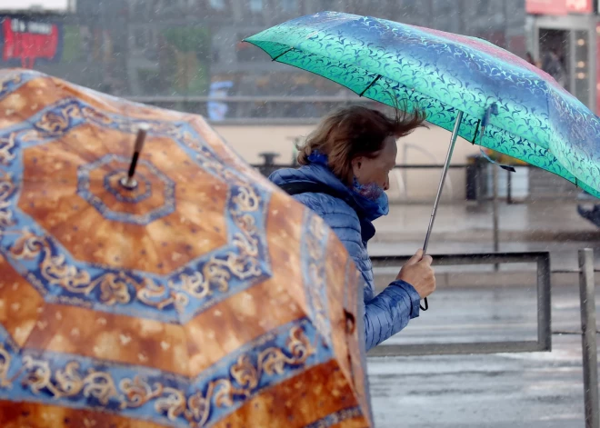 Trešdien gaidāms lietus un brāzmains vējš