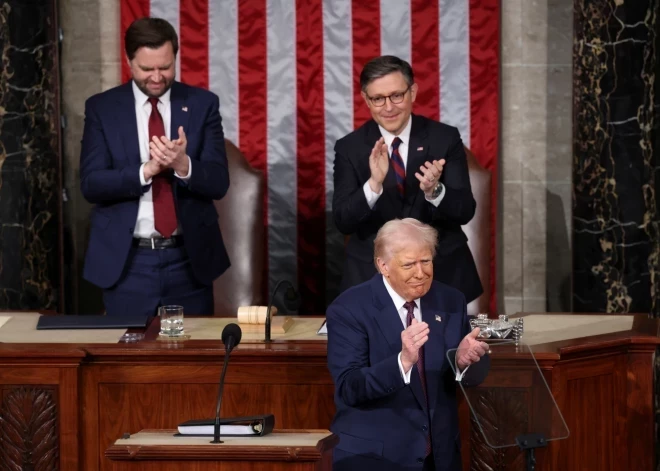 Дональд Трамп выступил в Конгрессе с обращением к нации. По его словам, Зеленский согласен подписать договор о металлах "в любое время"