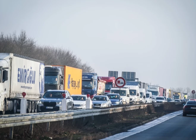 Šogad visiem kravas auto būs jāuzstāda "viedie tahogrāfi"