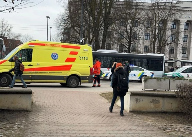 Liepājā sabiedriskais autobuss notriecis meiteni 