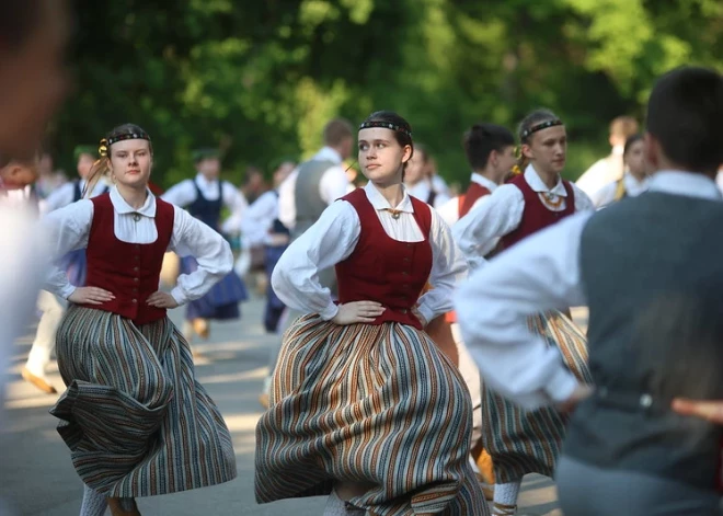 Sākas tautas deju kolektīvu koprepertuāra pārbaudes skates