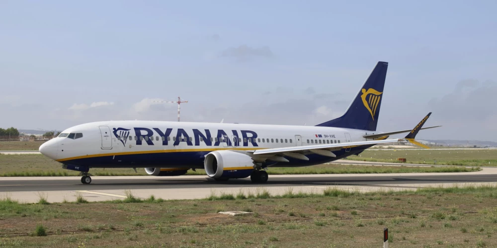 "Ryanair" iesaka pasažieriem reģistrēties tiešsaistē un ierasties lidostā ar pietiekamu laika rezervi, ņemot vērā iespējamās rindas uz bagāžas nodošanu un drošības pārbaudes kārtošanu./Ilustratīvs attēls.
