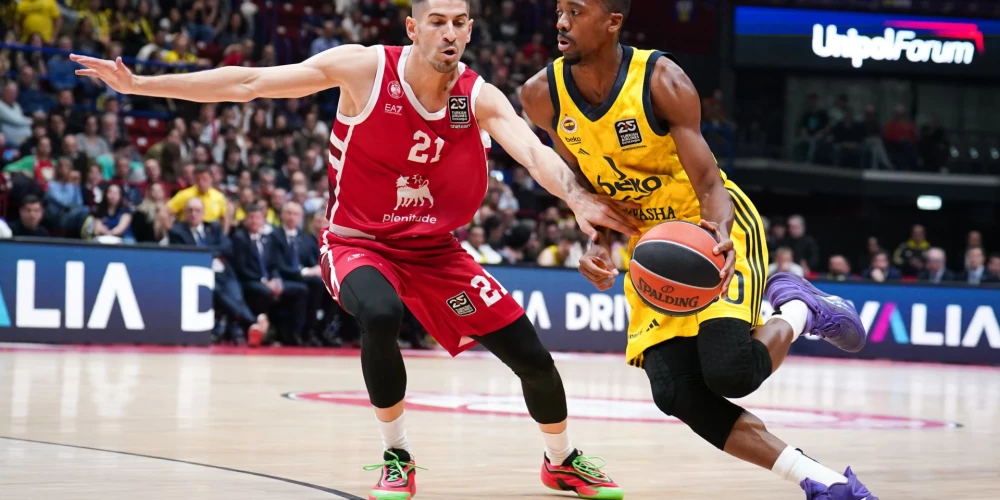 "Fenerbahce" viesos ar rezultātu 100:76 (24:19, 29:18, 23:19, 24:20) pārspēja Milānas "Emporio Armani".