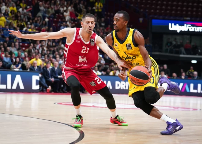 Žagars nespēlē, bet "Fenerbahce" pārspēj "Emporio Armani"