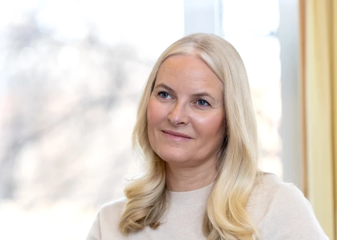 51 gadu vecās Norvēģijas princeses stāvoklis retas slimības dēļ pasliktinās; karaliskā ģimene sniedz sirdi plosošu paziņojumu