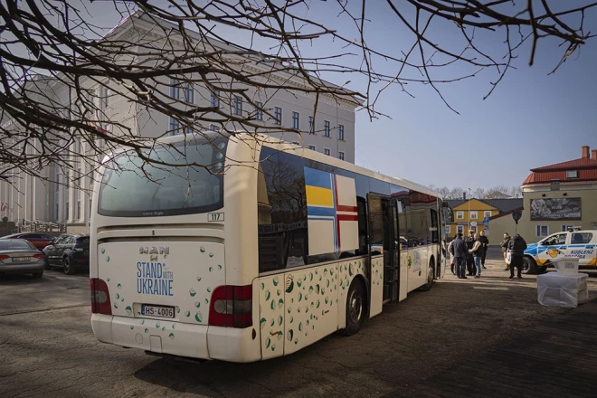 Autobuss Ukrainas Jūras spēkiem tiek ziedots kā daļa no NBS Jūras spēku un kustības "Uzņēmēji mieram" iniciatīvas "Ziedo Ukrainas Jūras spēkiem", kas aizsākās pērn un turpinās arī šosezon.