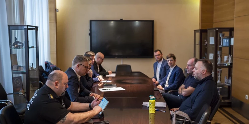 Закрытое совещание в Рижской думе: город укрепляет гражданскую оборону.
