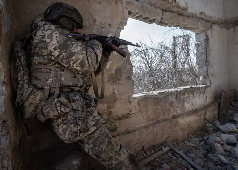 Ukrainas bruņotie spēki neatkāpjas no reģiona, un viņu vienības aplenkumā neatrodas. 