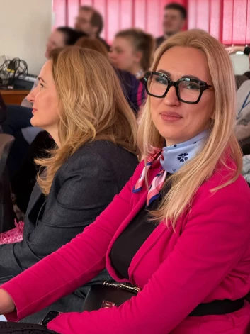 “Mēs Jūs Mīlam” ar Kasparu Breidaku un Ralfu Eilandu Starptautiskajā sieviešu dienā priecē Iļģuciema cietuma ieslodzītās.