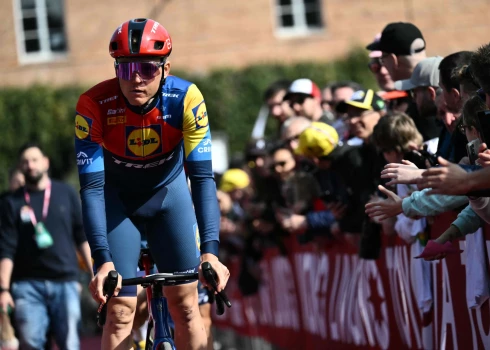 Pērn slavenajā "Strade Bianche" velobraucienā otro vietu izcīnījušais Latvijas riteņbraucējs Toms Skujiņš šogad finišēja 12. vietā.
