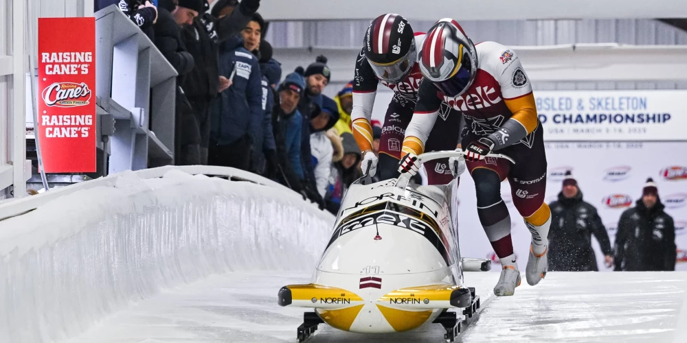 Latvijas pilots Jēkabs Kalenda un stūmējs Matīss Miknis sestdien ASV pasaules bobsleja čempionātā divnieku sacensībās pēc pirmajiem diviem braucieniem ir 11. pozīcijā.