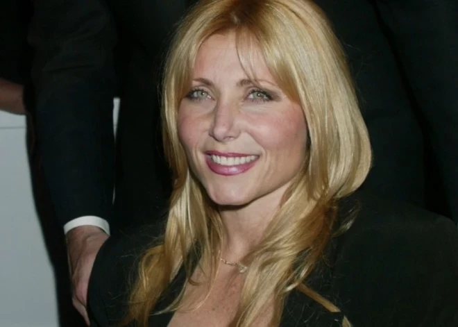 "Тело Памелы было разрушено болезнью": новые подробности жизни звезды "Спасателей Малибу", совершившей суицид