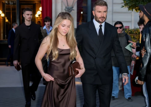 13-летняя Харпер выглядит очень взрослой в таком наряде.