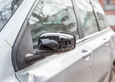 Auto detaļu zagļi visvairāk iecienījuši BMW spoguļus.