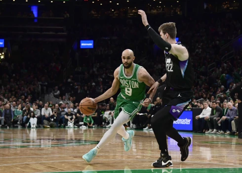 "Celtics" mājās ar rezultātu 114:108 (25:24, 28:23, 37:22, 24:39) uzvarēja Jūtas "Jazz" komandu.