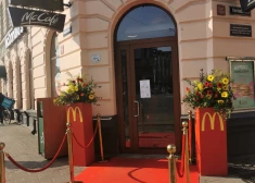 McDonald's на улице Меркеля, 1 всегда был одним из центральных в Риге, особенно для людей, которые ежедневно пользуются железнодорожным и автобусным транспортом