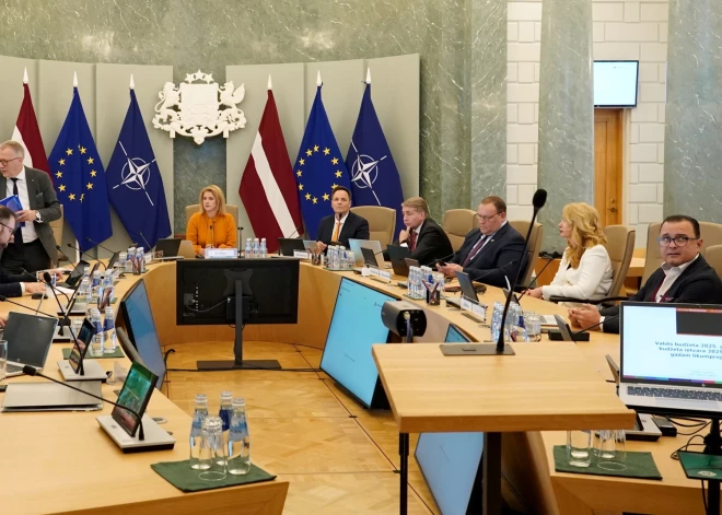 Valdība aicina taupīt valsts budžetu, taču dati par ministriju prēmijām liecina par pretējo